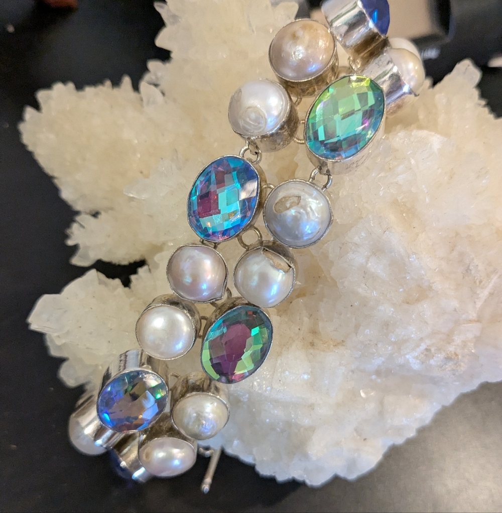 Elegant Silver and Pearl Bracelet